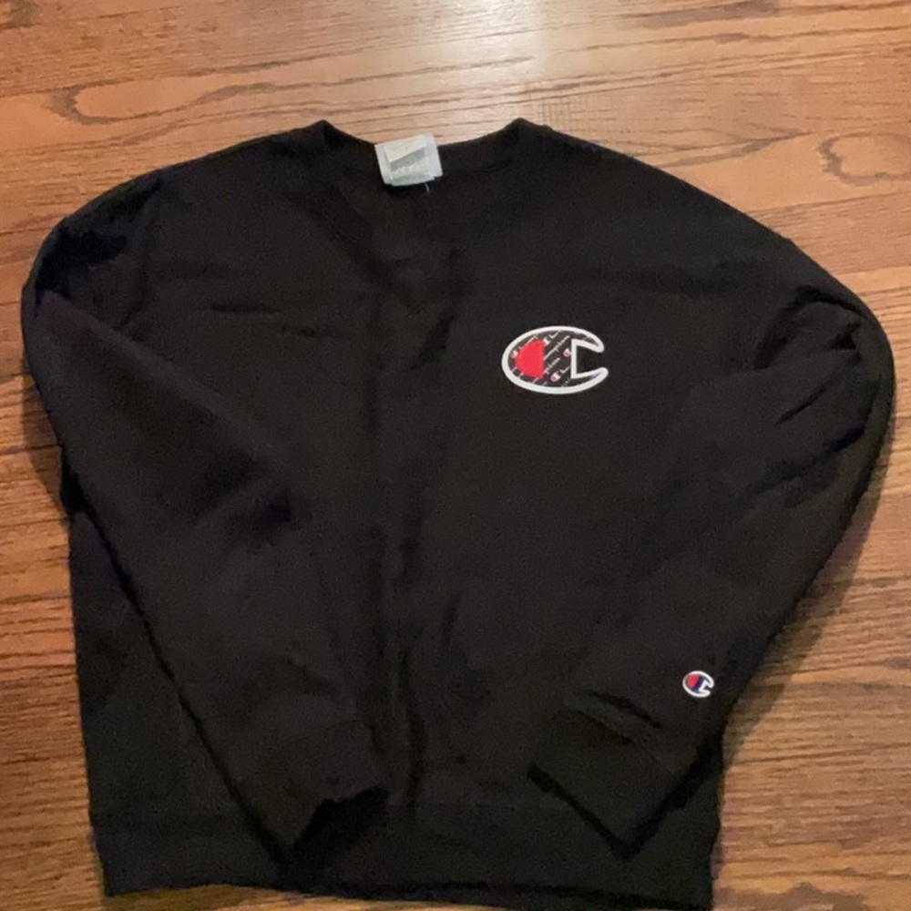 Champion women’s reverse weave sweatshirt size medium.